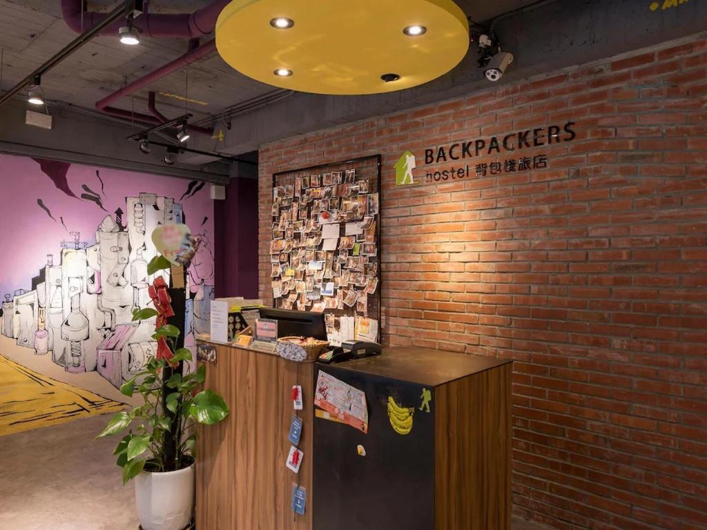 Backpackers Hostel - Ximen Тайбэй Экстерьер фото